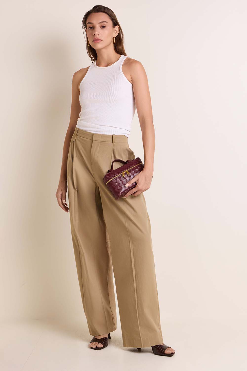 תמונת כל הלוק של מכנסיים